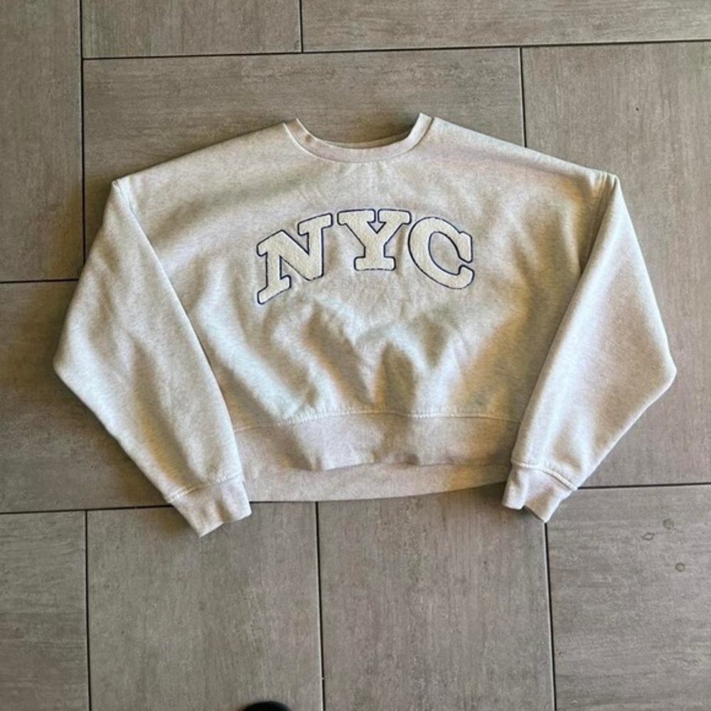 C&A NYC Graphic Cropped Sweatshirt Womens Medium Oatmeal Grey Recycled Polyester
